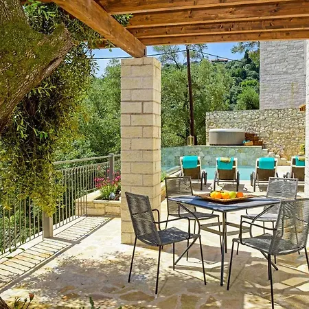 Villa Yiasemi *